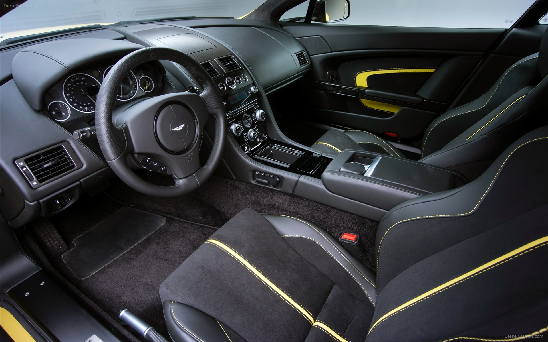 Aston Martin V12 Vantage S 2014